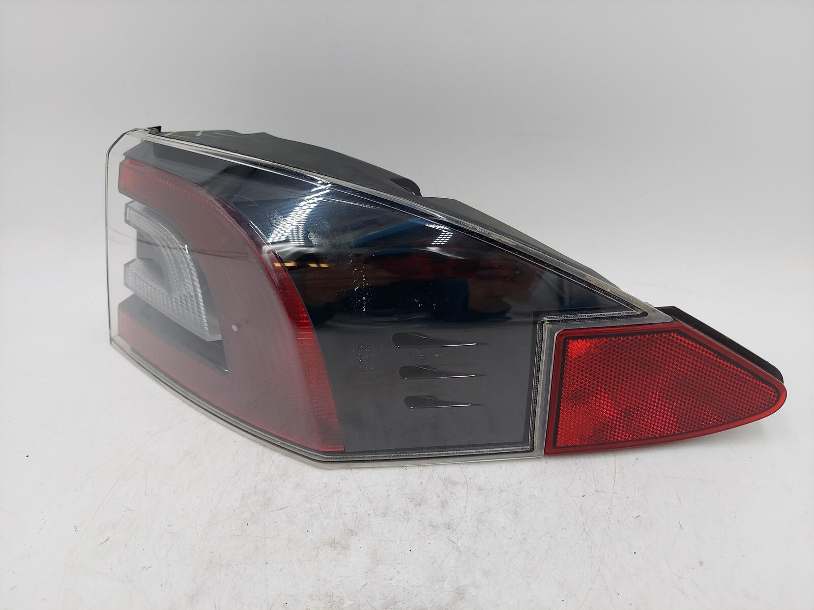 13 Tesla S RH Right Tail Light Lamp W/ Reflector (Quarter Mounted) 6005919-00-C