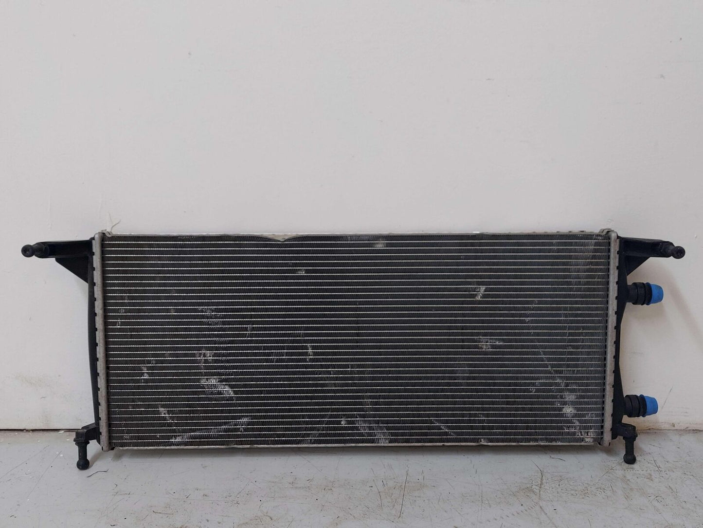 12-15 MERCEDES ML63 AMG W166 CENTER AUXILLARY RADIATOR A0995001403 *FINS BENT*