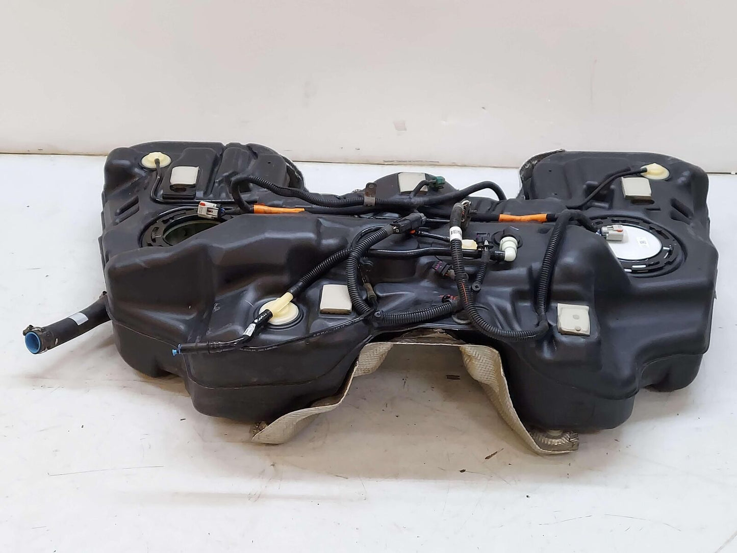 14-18 Jeep Grand Cherokee 3.0L Diesel Fuel Tank 04578786AJ 147K KMS