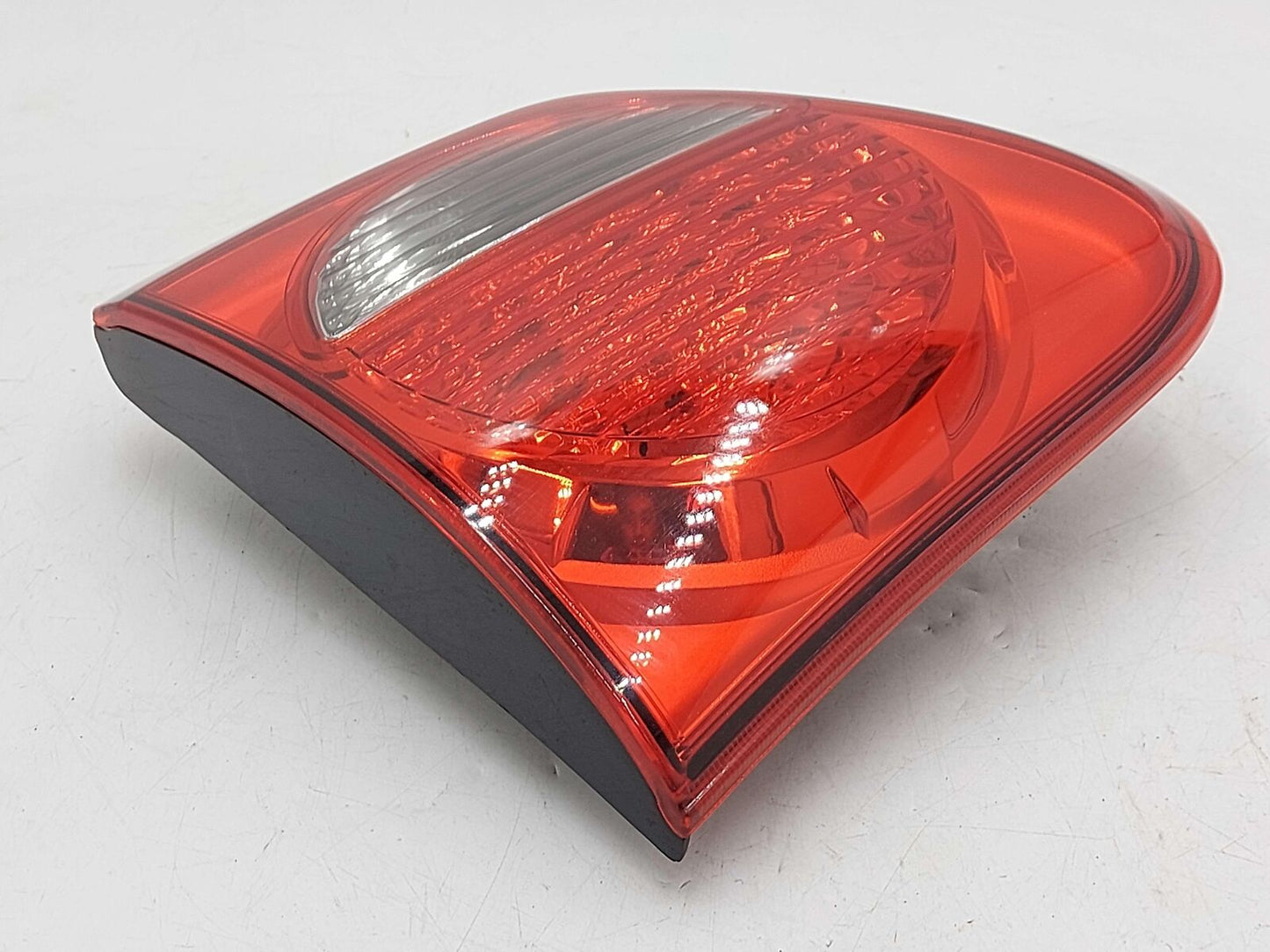 08-17 TOYOTA SEQUOIA RIGHT INNER TAIL LIGHT LAMP 815800C030