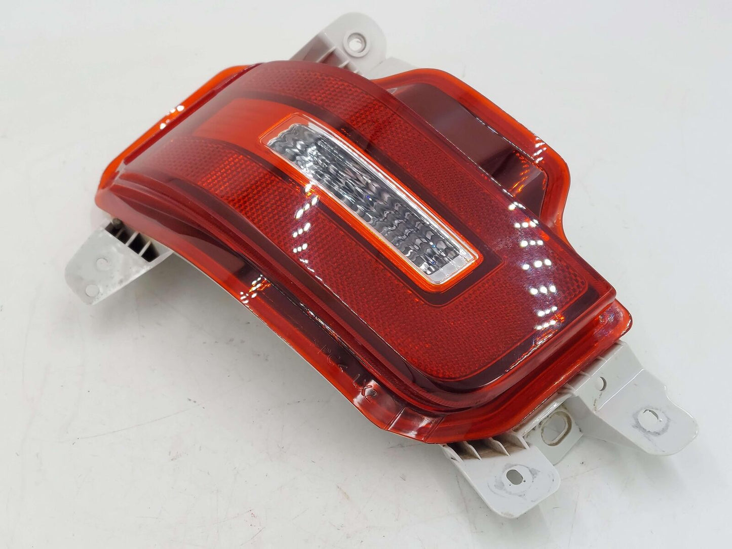 20-22 HYUNDAI PALISADE LEFT TAIL LIGHT LAMP BUMPER 92405-S8000 *SCRATCHES*