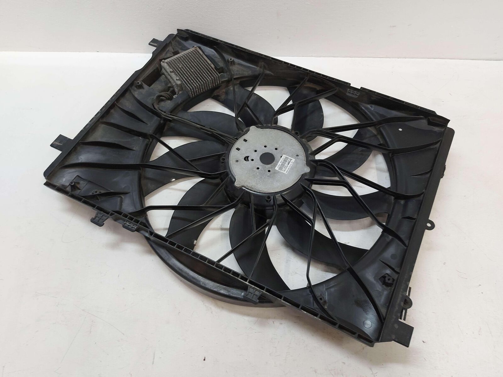 12-18 Mercedes W218 CLS63S AMG ELECTRIC COOLING FAN MOTOR 5.5L A2129061002