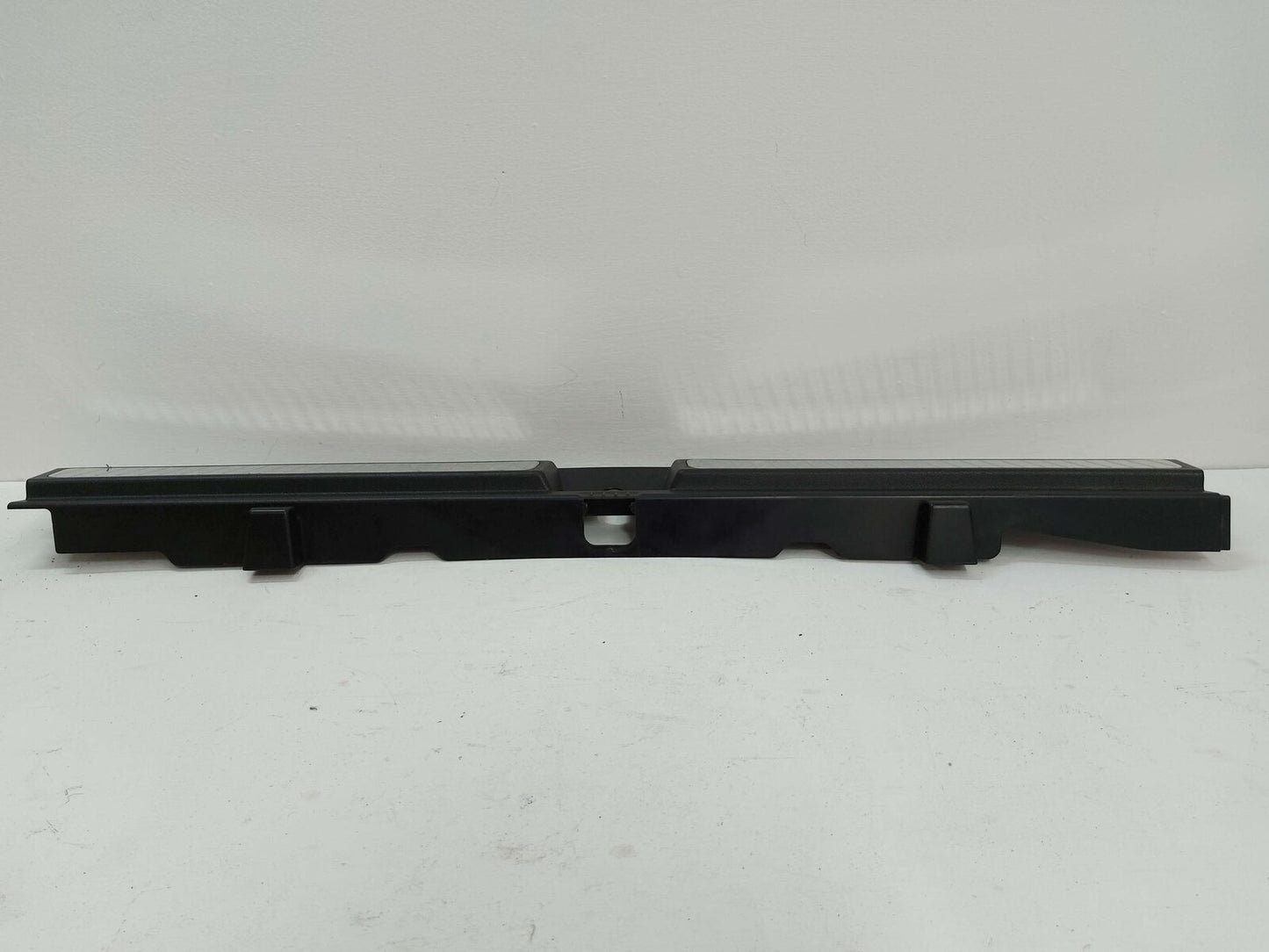 14 MERCEDES GLK250 X204 REAR SCUFF SILL PLATE TRIM TRUNK SILL PLATE A2046901987