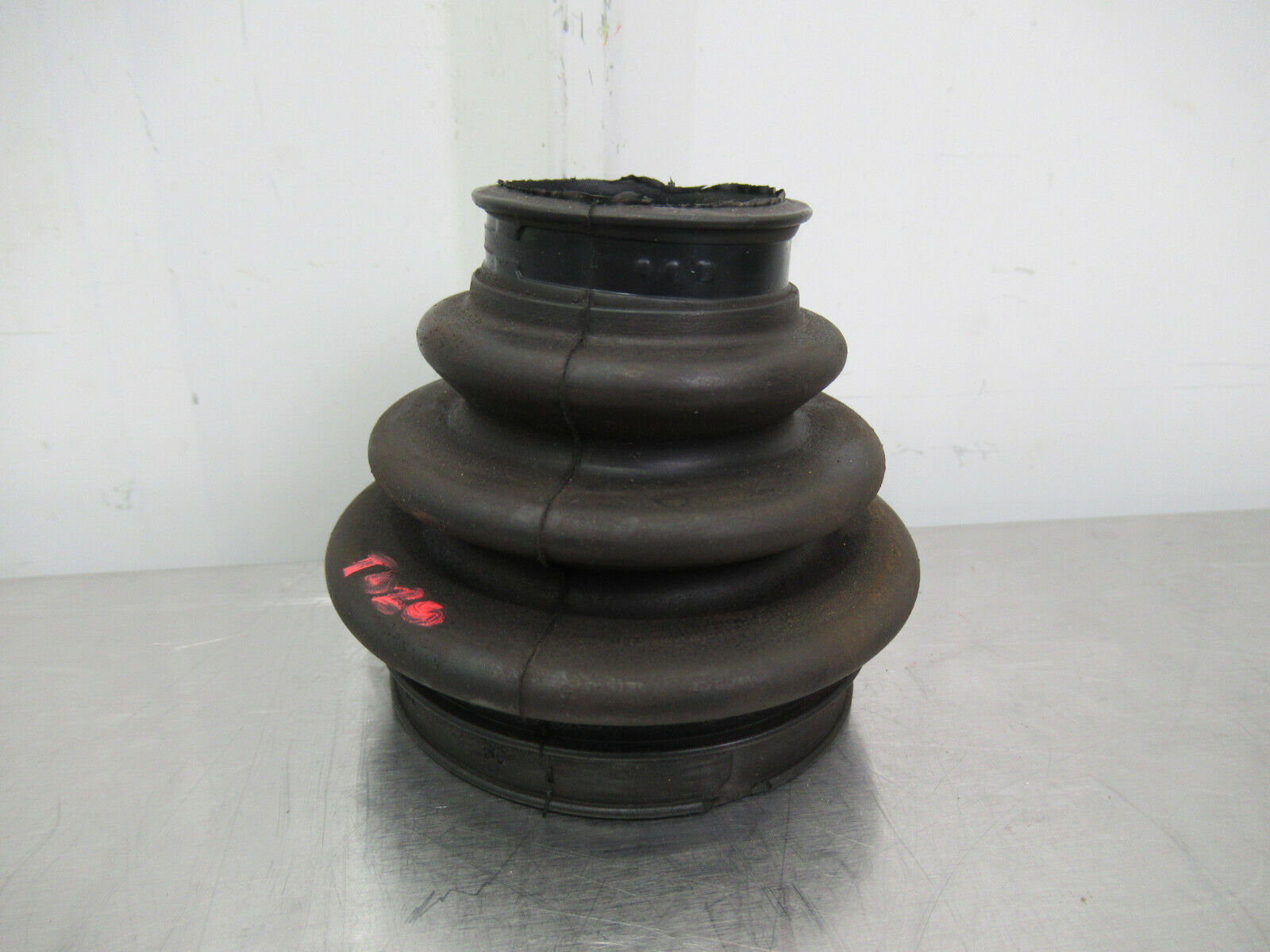 T020 2016 16 MCLAREN 570S AXLE SHAFT BOOT CV BOOT 