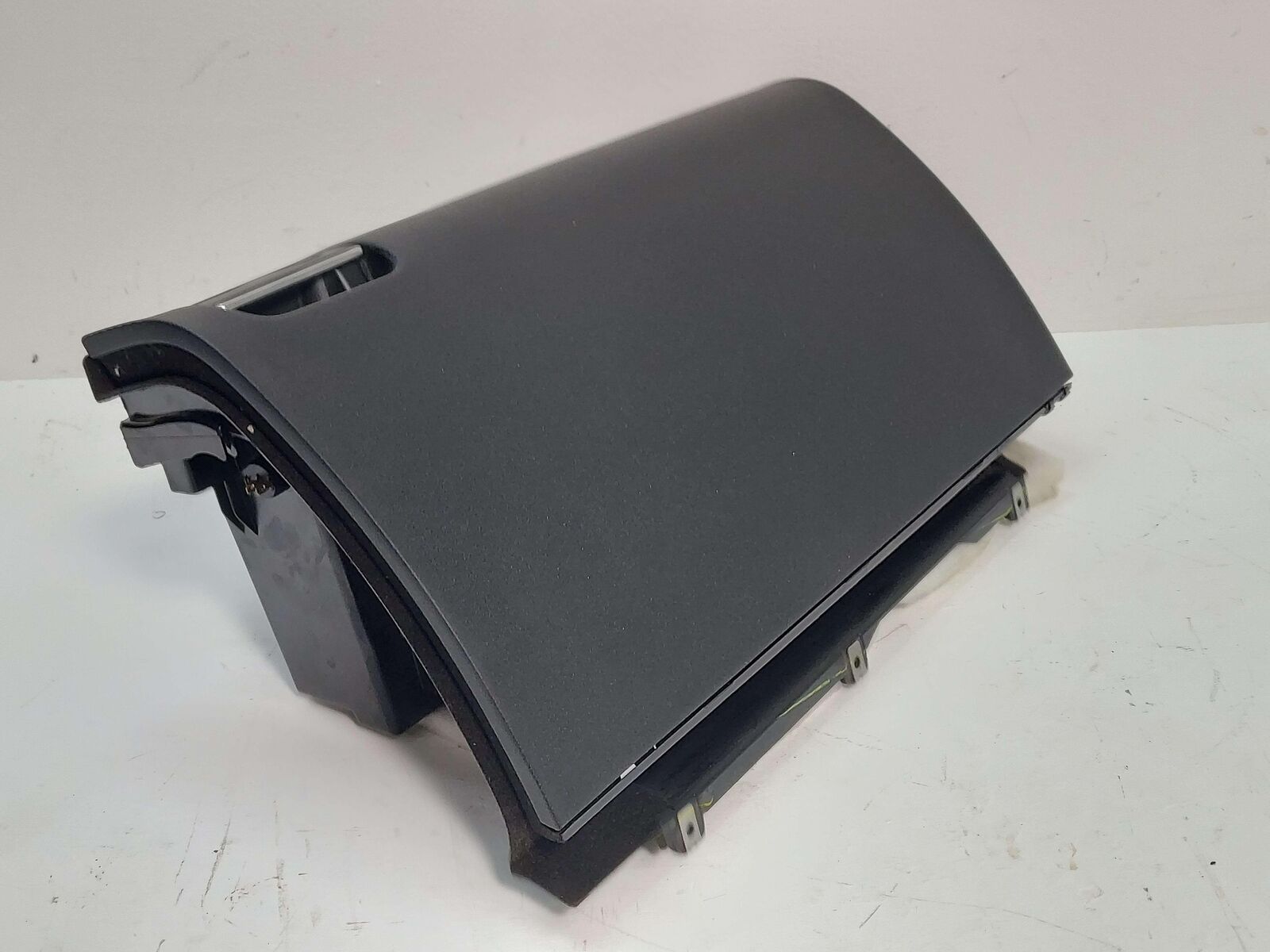 2010 MERCEDES ML63 AMG W164 DASH GLOVE BOX BLACK LEATHER A1646800691