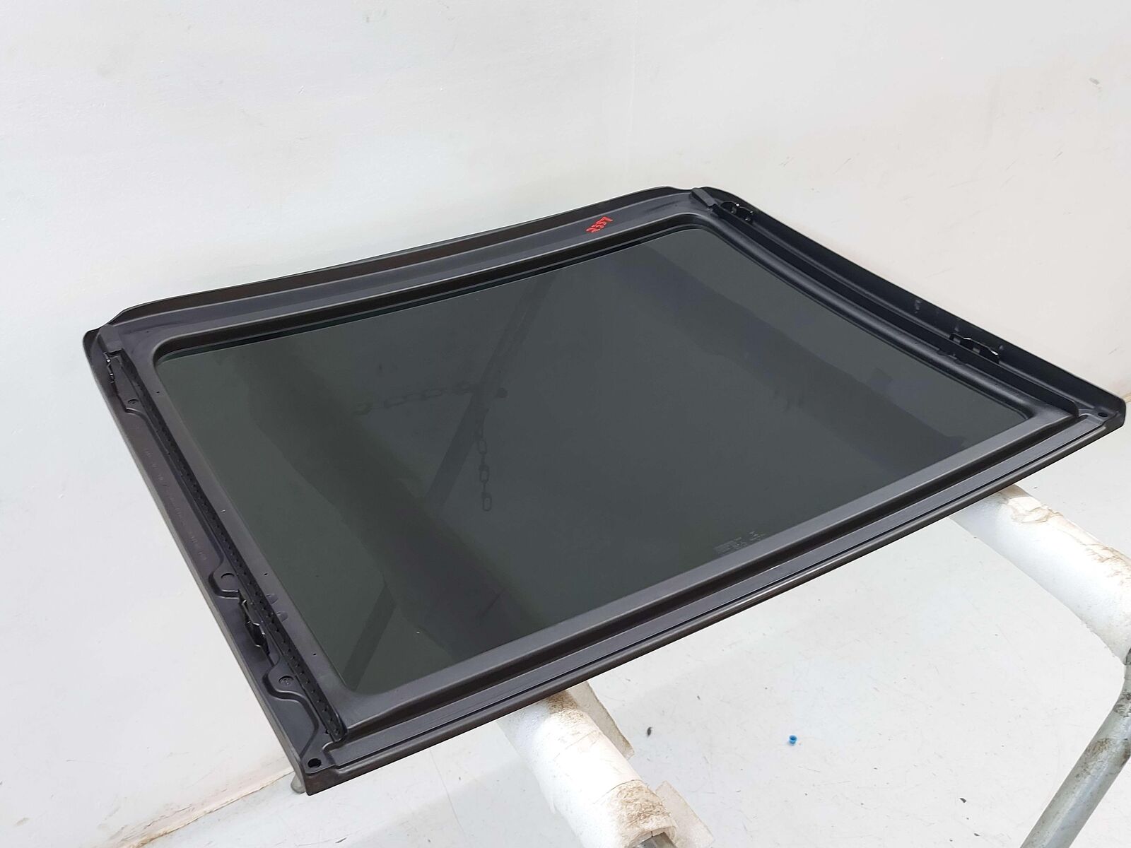 15-18 PORSCHE MACAN S 95B FRONT SUN ROOF GLASS PANORAMIC 95B877055Z *SCRATCHES*