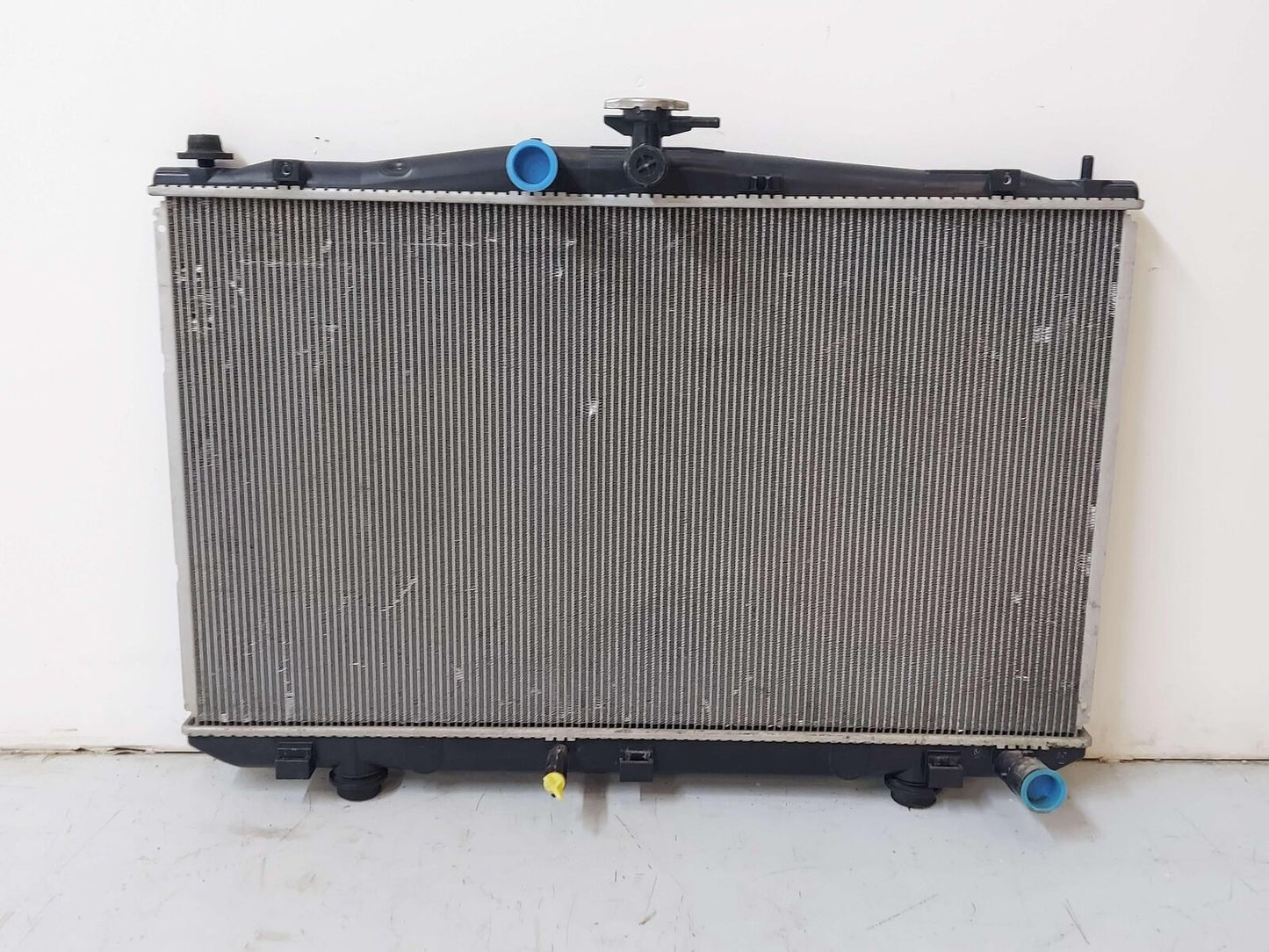 10-12 LEXUS RX450 HYBRID COOLANT RADIATOR 1604131630 *FINS BENT*