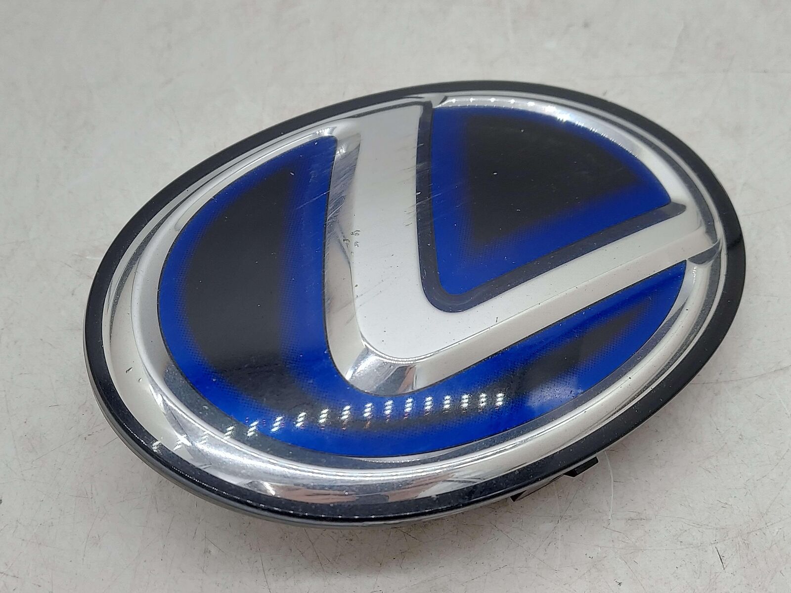 2010 LEXUS LS600 HYBRID EMBLEM 90975-02117 *SCUFFED*