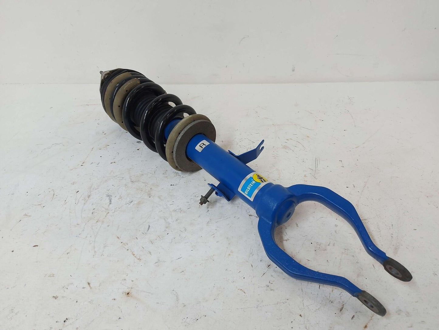 09-10 Nissan GTR GT-R R35 Front RH Right Spring Strut E6110JF20B 60K KMS