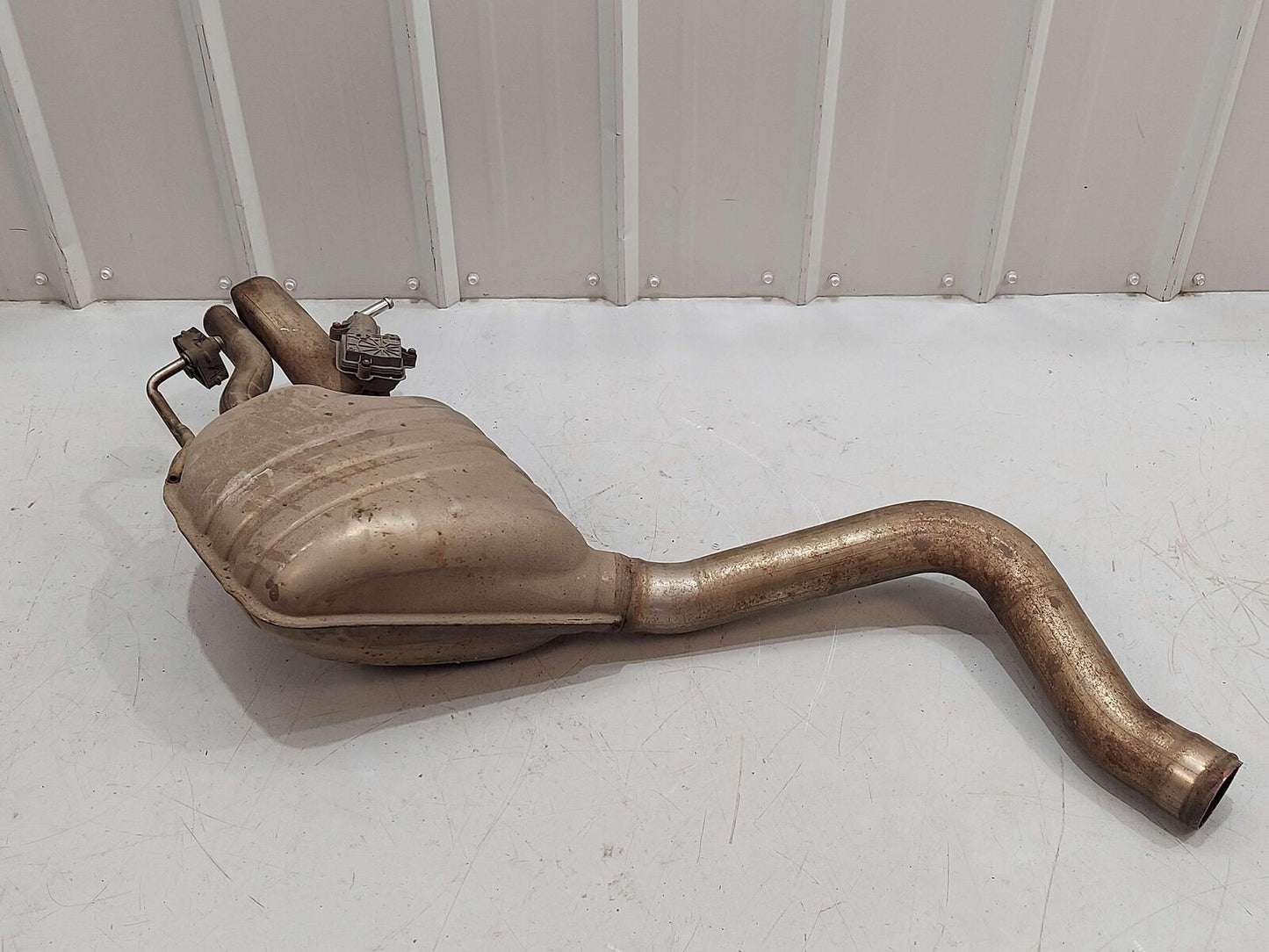 18-19 MERCEDES E63S AMG W213 RIGHT EXHAUST MUFFLER A2134905002