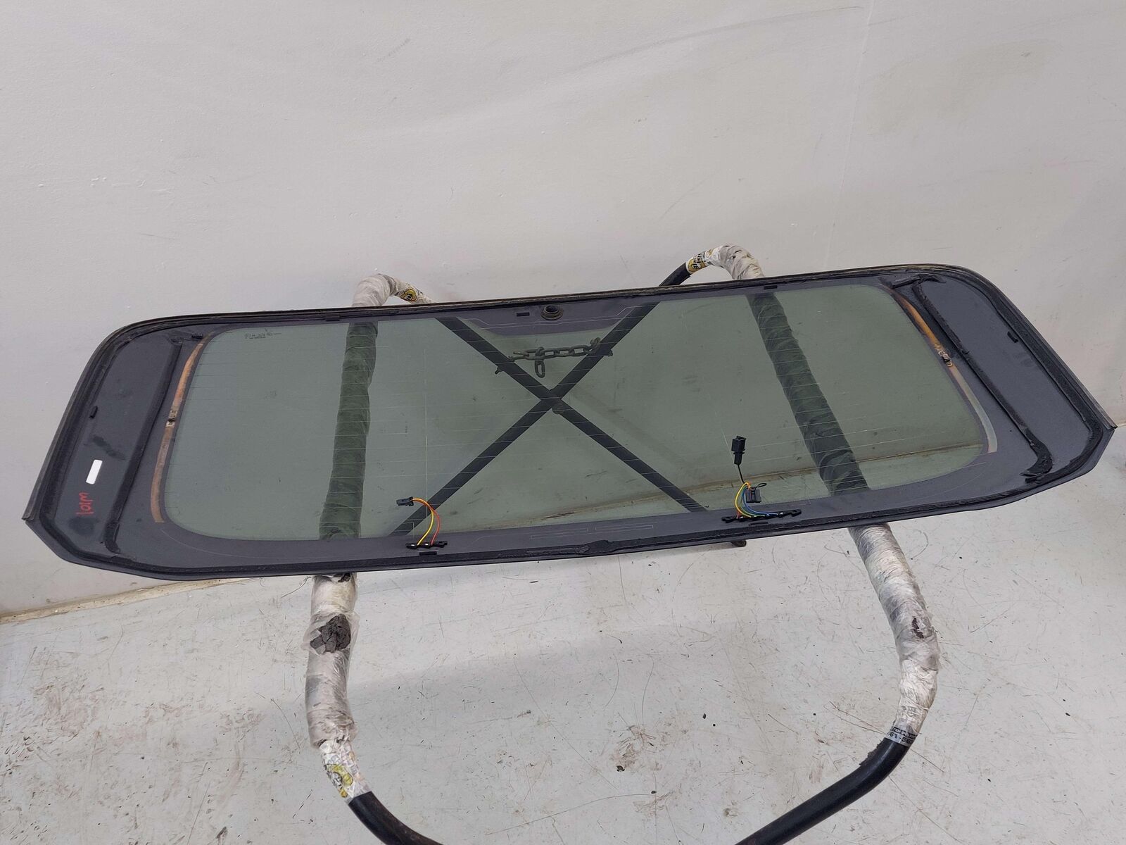 11-18 PORSCHE CAYENNE 958 92A REAR WINDOW GLASS 7P5845051AA *MINOR SCRTACHES*