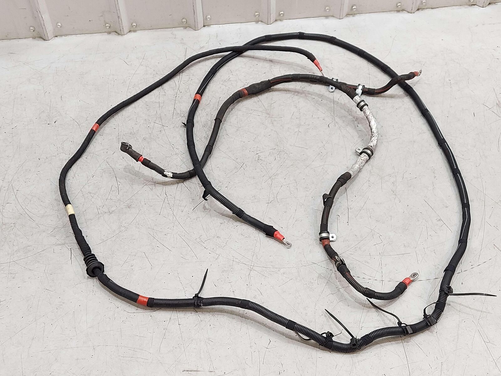 2010 Maserati GranTurismo S M145 Coupe BATTERY CABLE POSITIVE *CRACKED BOOT*