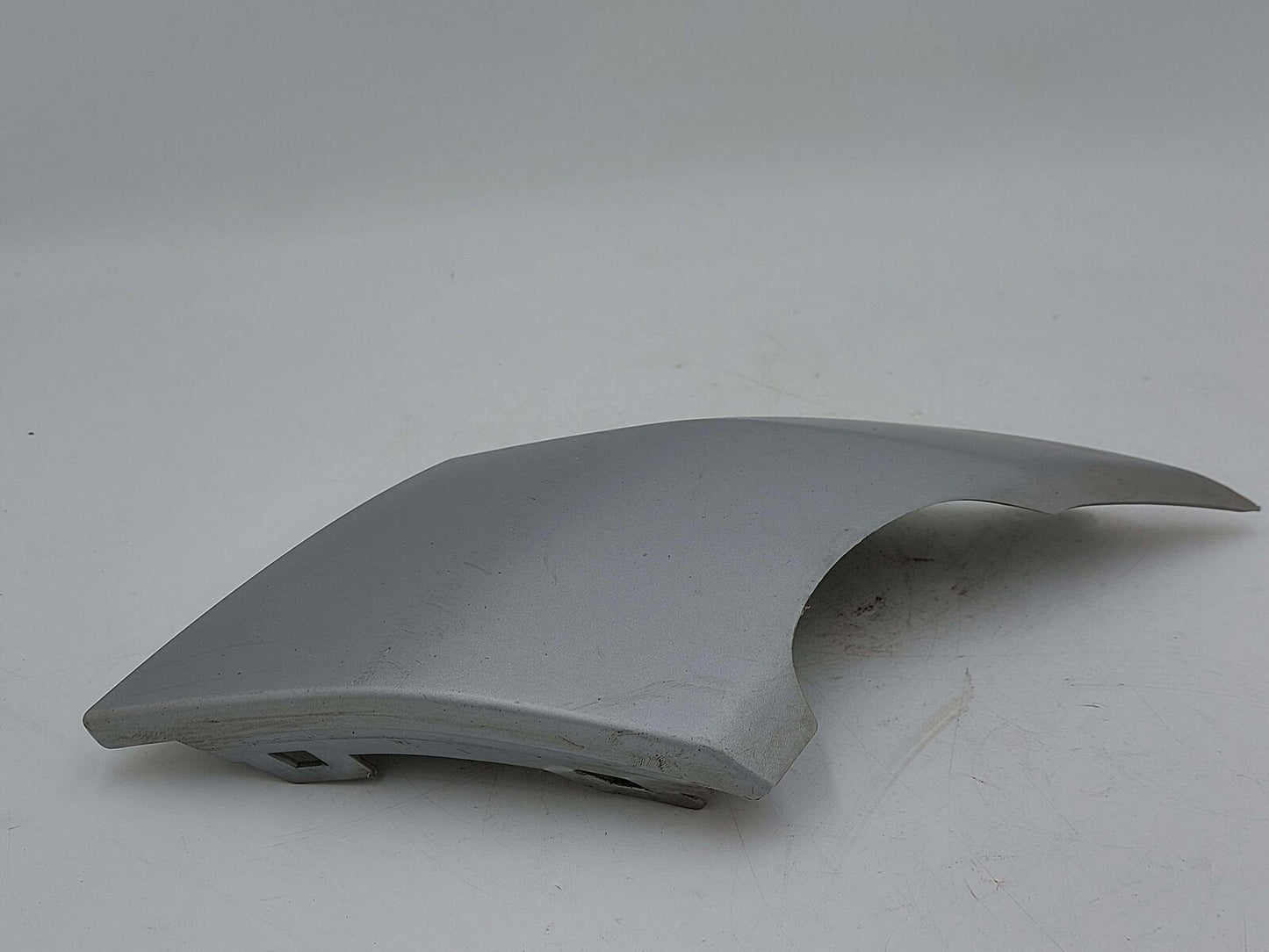 17 LAND ROVER DISCOVERY REAR RIGHT TOW HOOK COVER SILVER HY32-17D752 *SCRATCHES*