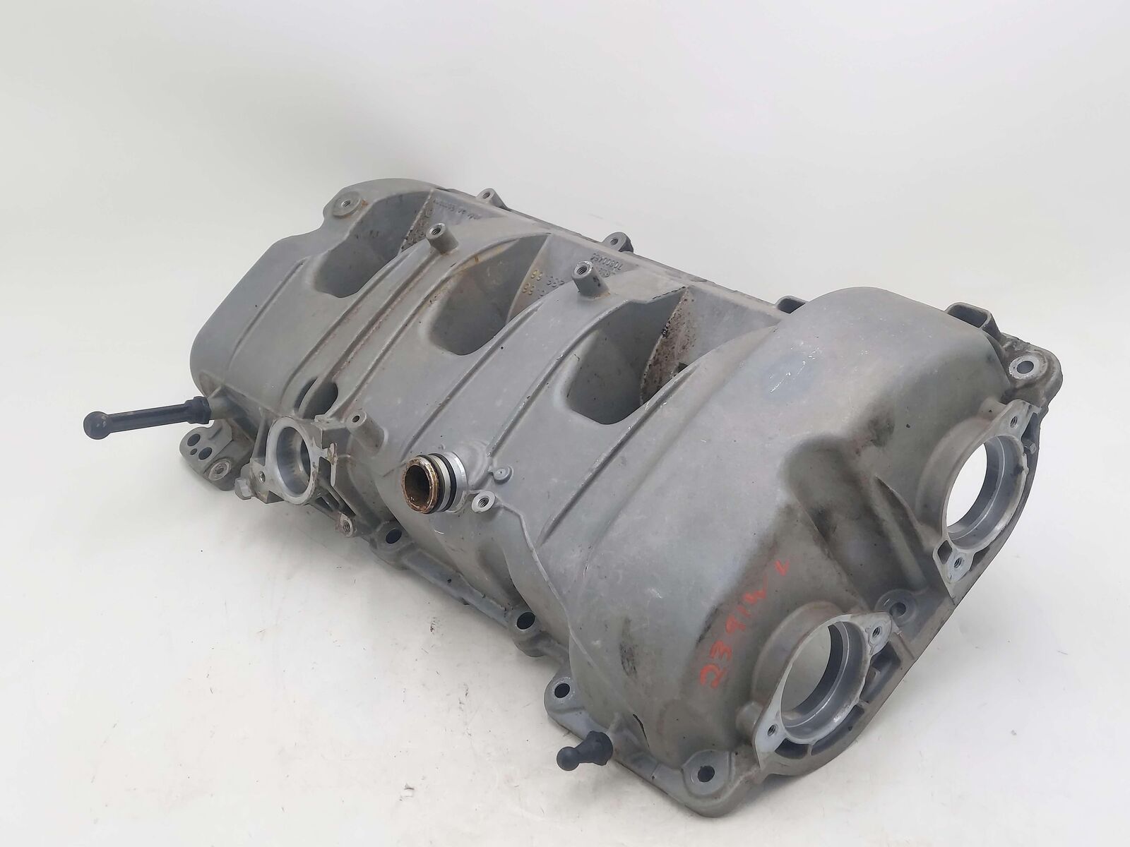 15-18 PORSCHE CAYENNE GTS 958 3.6L LEFT VALVE COVER 75001420 946105136 946105236